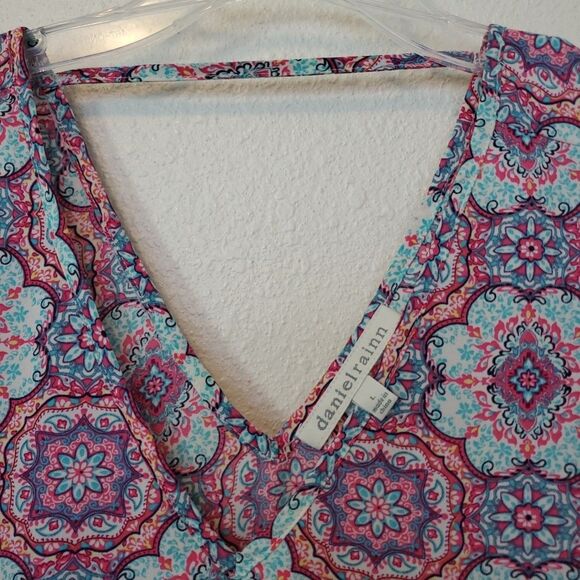 Daniel Rainn Top V Neck Blouse for Work Wear Size L Pink Geometric Design - Picture 2 of 11